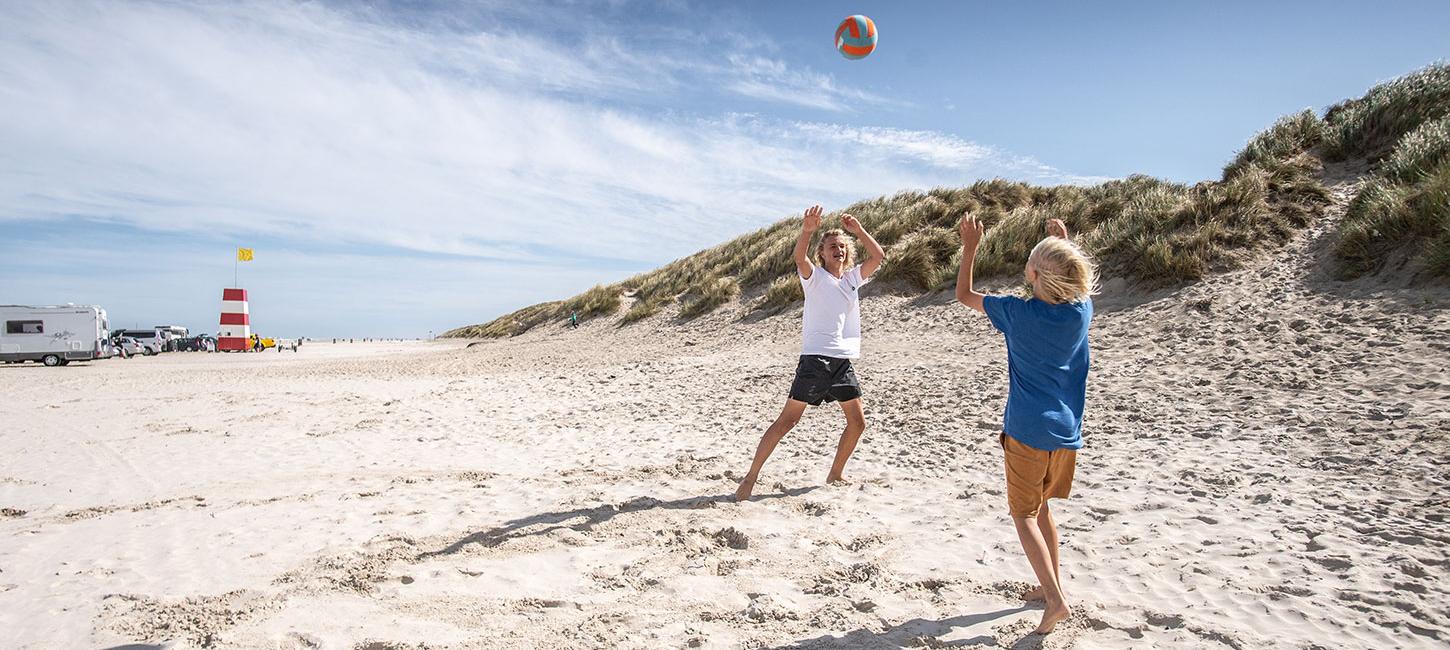 Blokhus Strand drenge leger